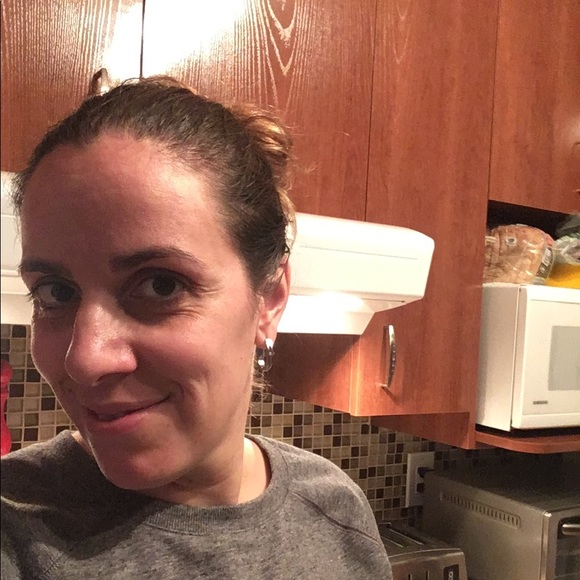 Meet your Posher, Gabrielle - Picture 1 of 1